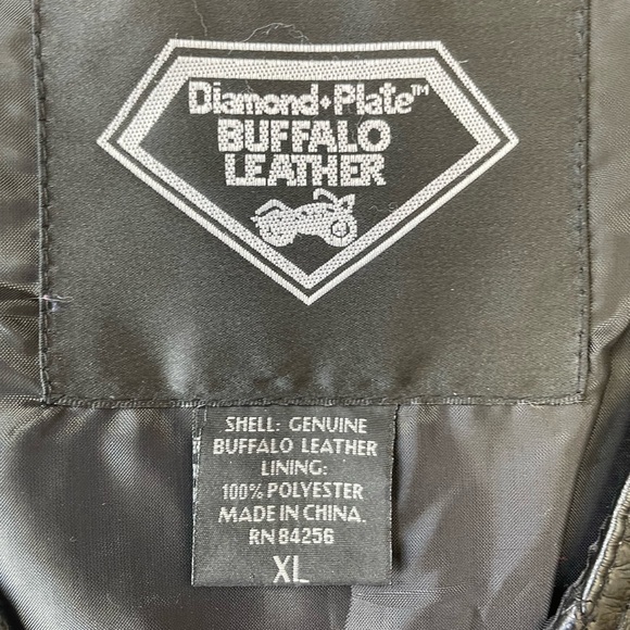 Diamond Plate Leather Vest Size XL - Picture 7 of 16